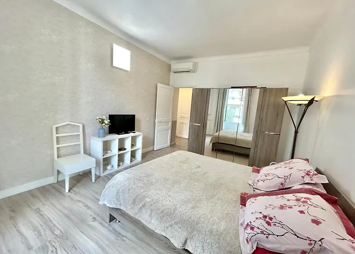 Amiral Courbet 아파트